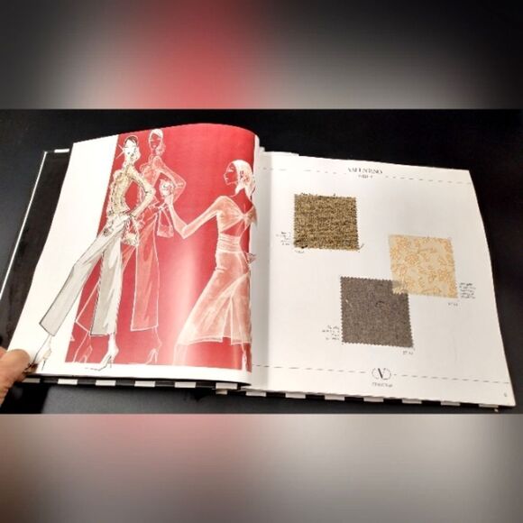 Valentino Atelier 2001- 2002 Fashion Book Catalog - Picture 4 of 16